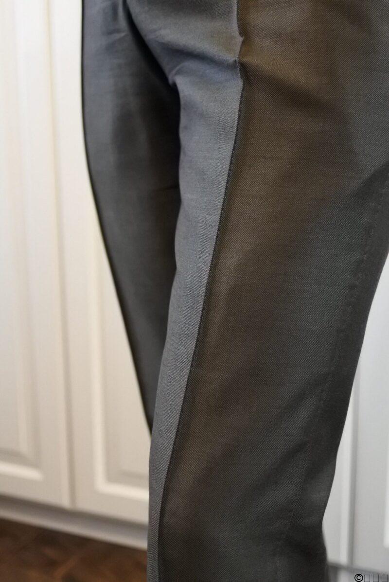 スラックスの折れ目